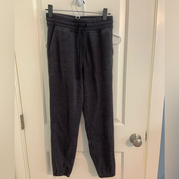 Lululemon women’s joggers - Picture 1 of 4